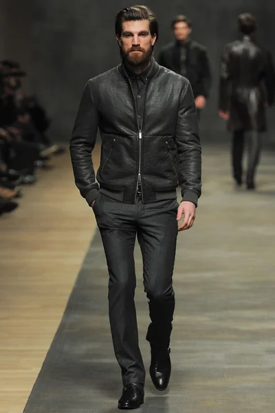 Look 15